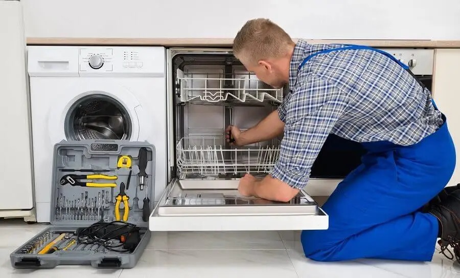 Güdül Gorenje servisi teknisyen ekibi beyaz eşya tamiri yaparken